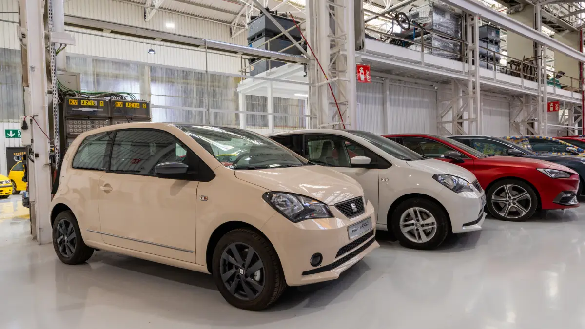 Varios SEAT Mii dentro de un garaje
