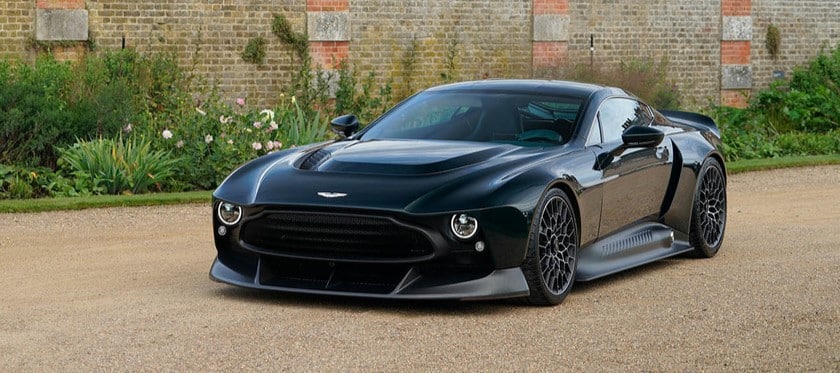 El Aston Martin Victor en una explanada