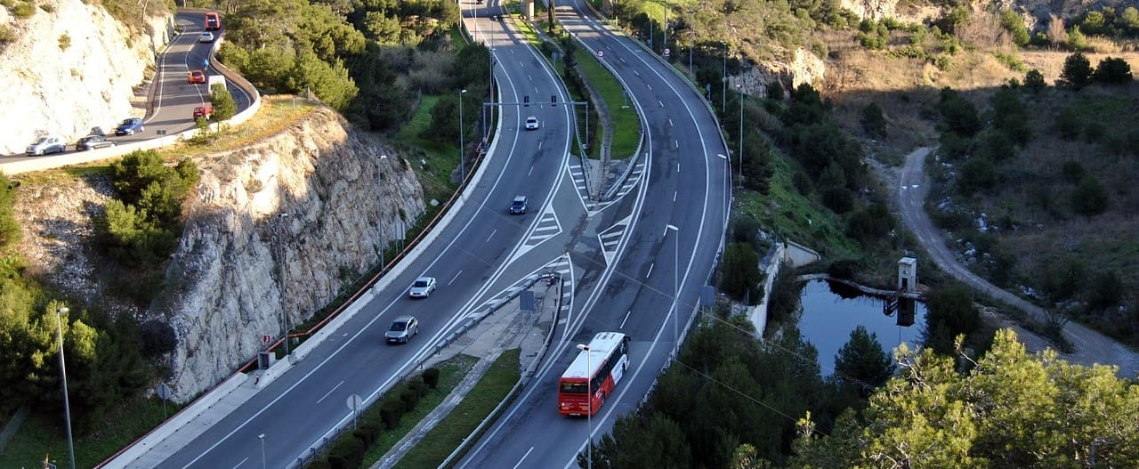 ¿Cuáles son las diferencias entre autopista y autovía?