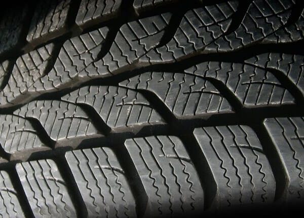 ¿Caducan las ruedas de un coche?