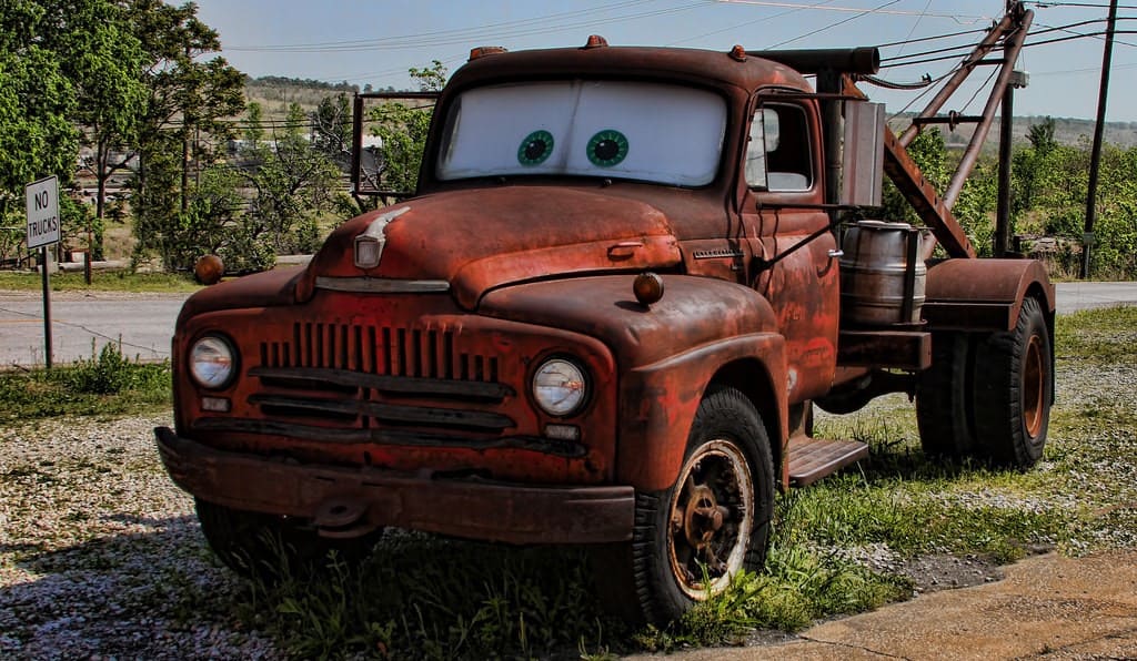Los coches de Cars: Mate y el International Harvester L-170