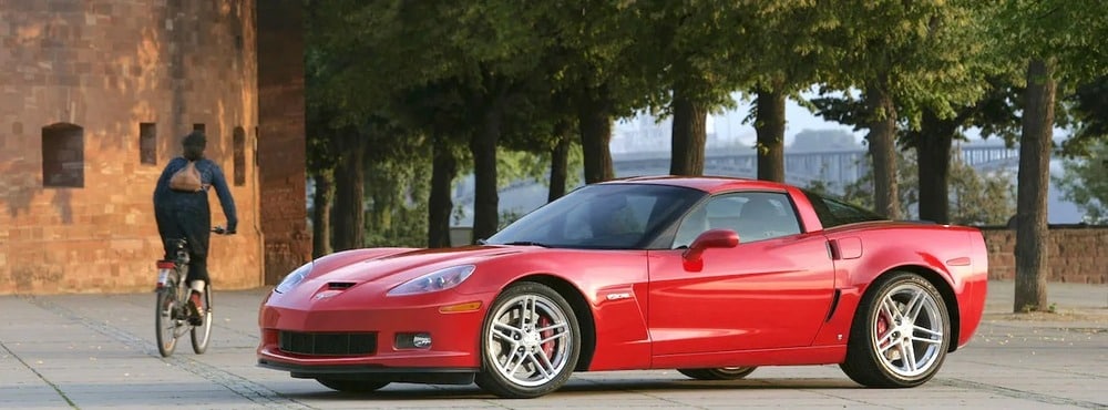 Los coches de Cars: Rayo McQueen y el Chevrolet Corvette C6
