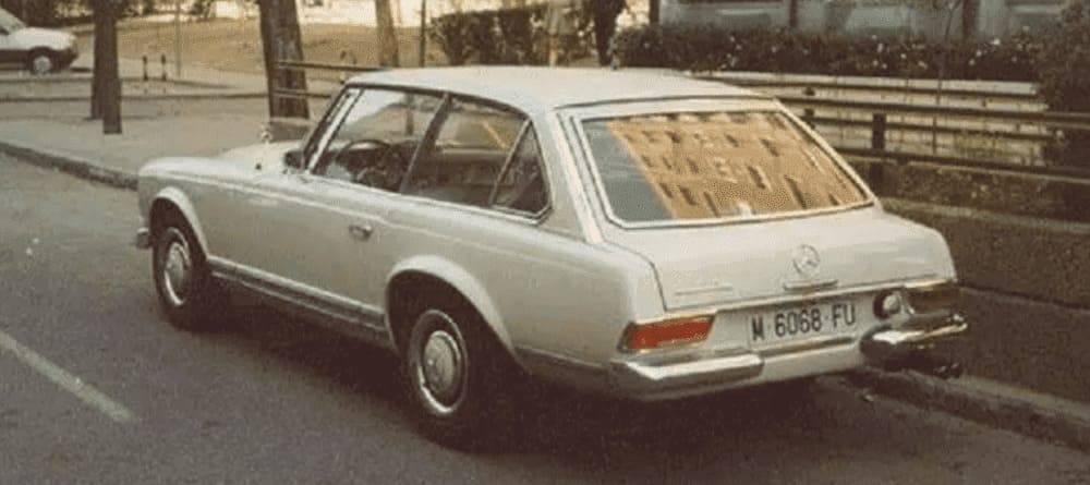 Mercedes Pagoda en su variante familiar portando la matrícula española de Madrid