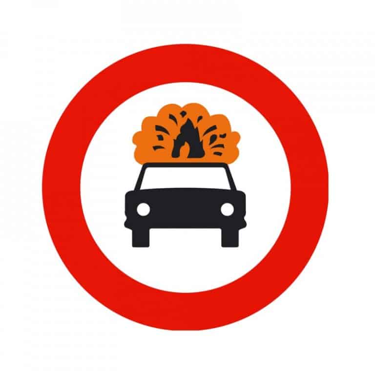 Senal coche en llamas