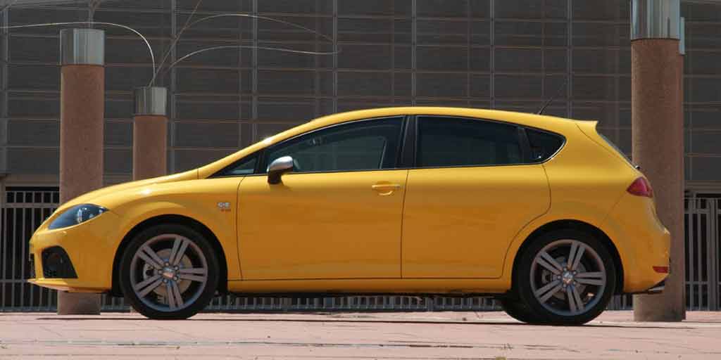 Seat León amarillo