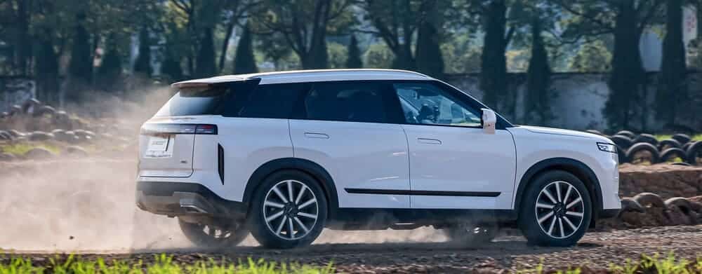 El JAECOO 7 visto desde la parte lateral derecha