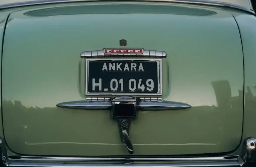 Coche con matrícula histórica