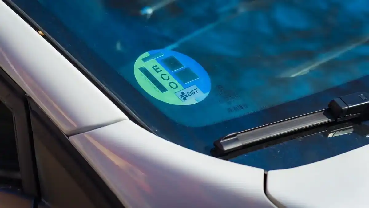 Etiqueta ECO para circular por la M-40