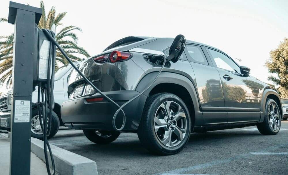 Dónde es más barato cargar un coche eléctrico