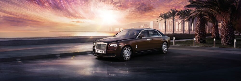 En la foto se muestra un modelo de la marca que refleja el precio de Rolls Royce por sus acabados lujosos