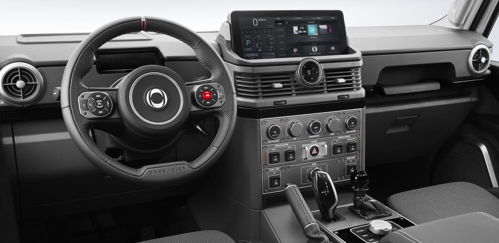 Interior del Ineos Grenadier. La parte delantera con la tecnología que tiene