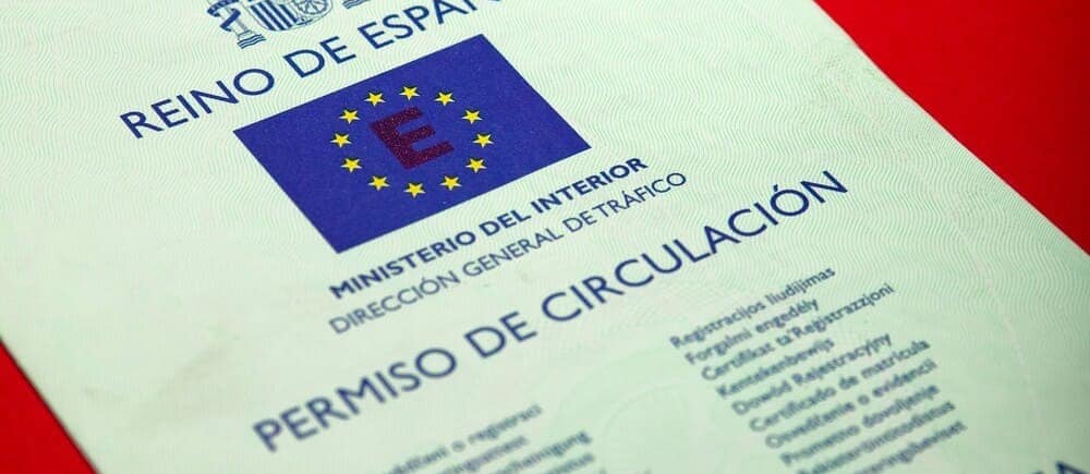 Portada del permiso de circulación de un coche
