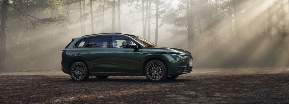 En la foto se ve el lateral del Leapmotor C10 en color verde