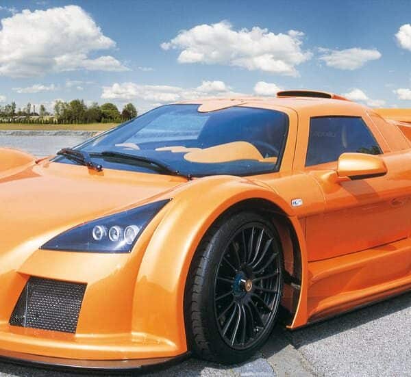 El superdeportivo Gumpert Apollo en color naranja