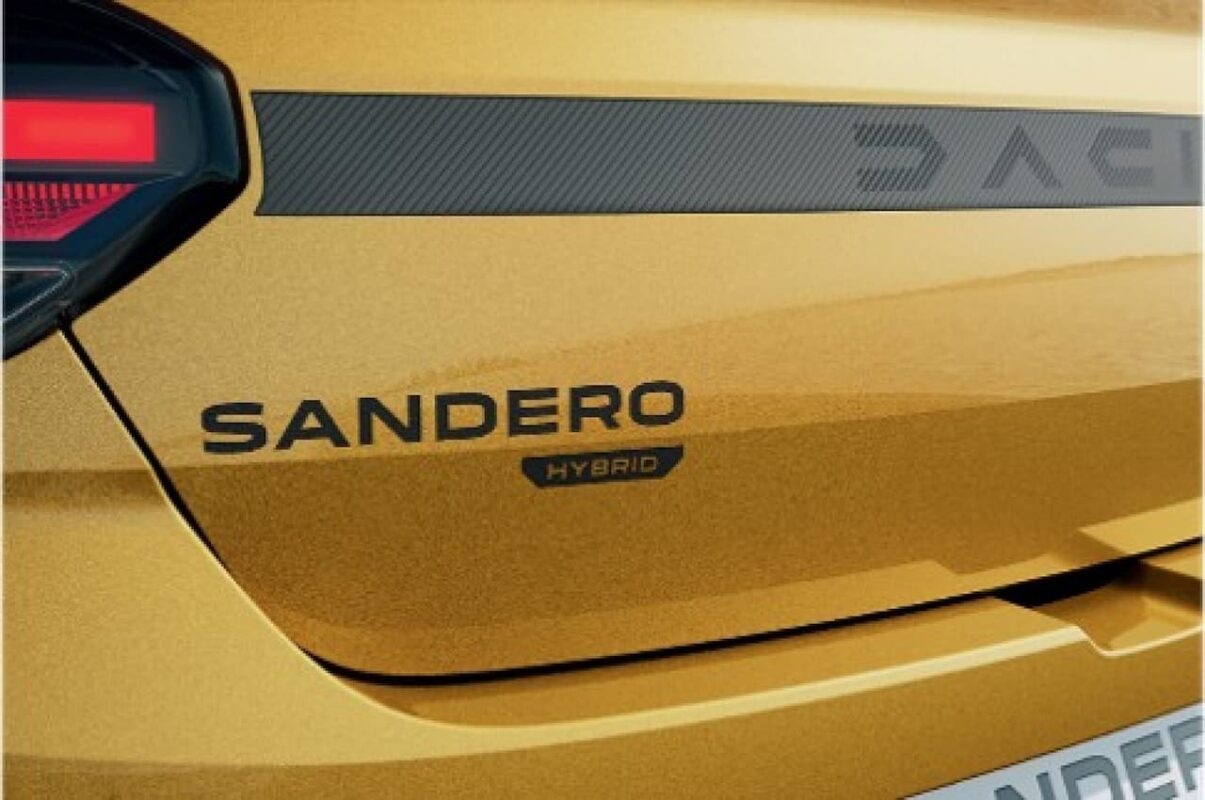 dacia sandero hybrid