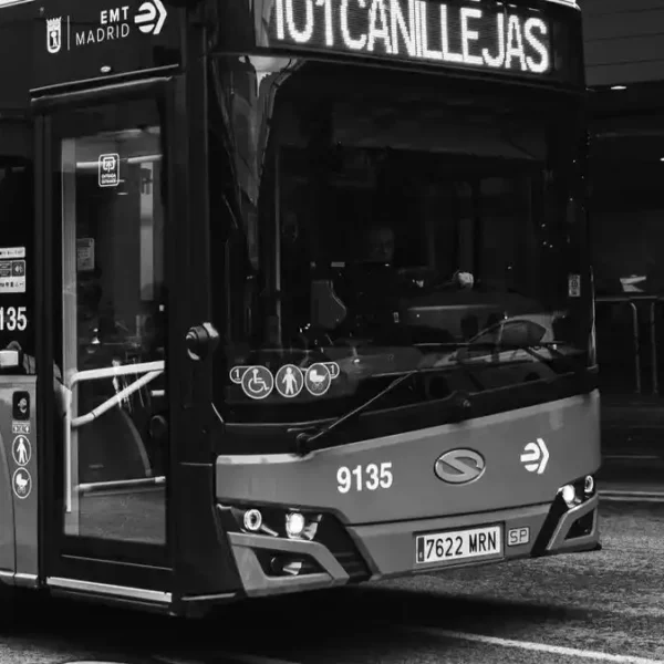 Autobús de Canillejas que puede usar el carril Bus-VAO de la A-2