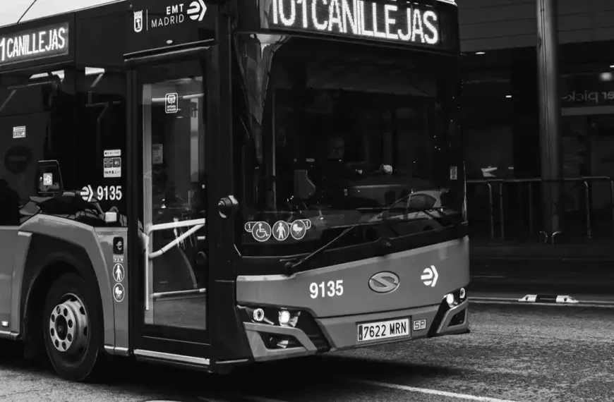Autobús de Canillejas que puede usar el carril Bus-VAO de la A-2
