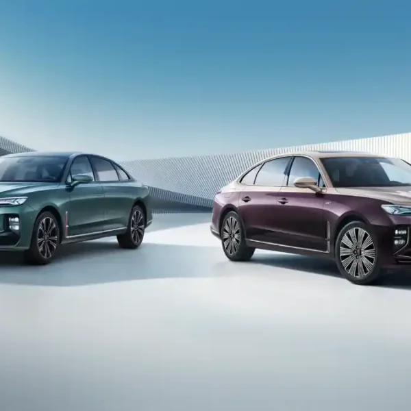 Dos de los coches de la marca china Hongqi