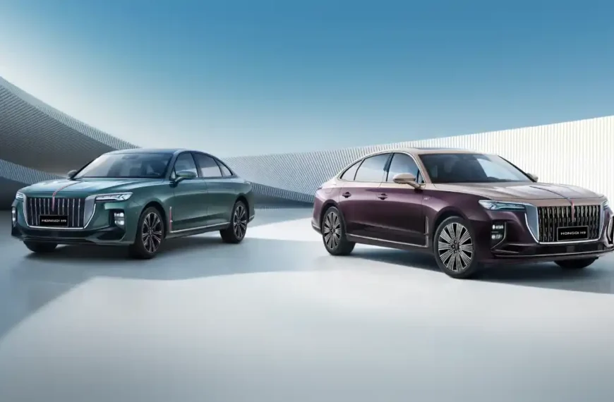 Dos de los coches de la marca china Hongqi