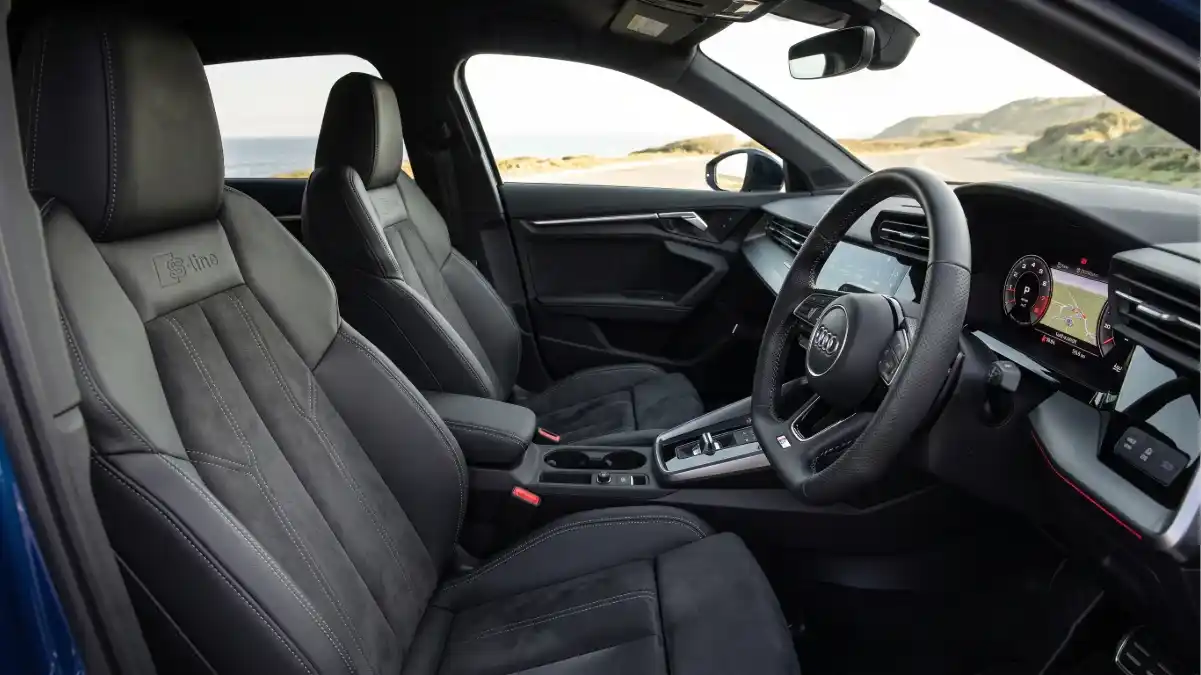 Habitáculo del Audi A3 Sportback 35 TDI con asientos deportivos S-Line y cuadro digital Virtual Cockpit