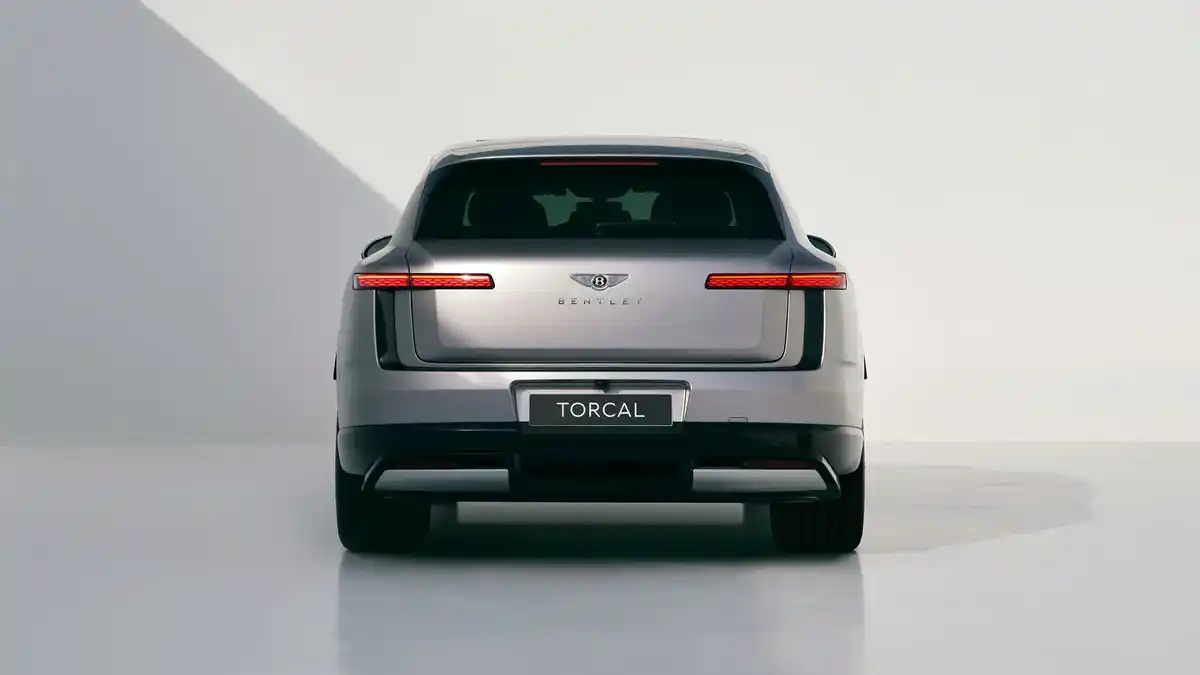 Parte trasera y maletero del Bentley Torcal