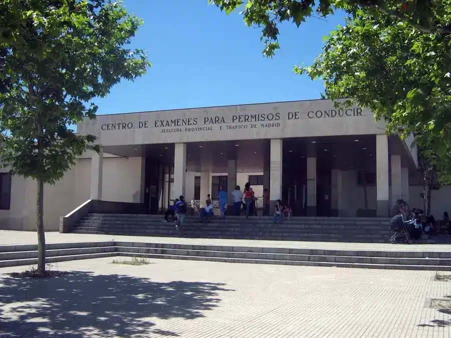 Colapso en la DGT de Madrid
