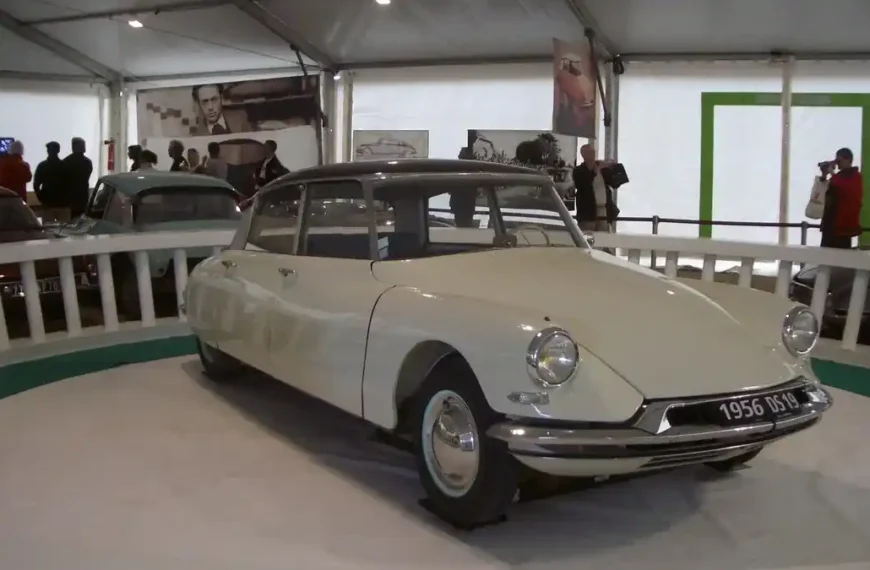 El Citroën DS Tiburón en una exposición