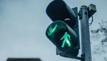 Semáforo en verde para el peatón