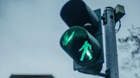 Semáforo en verde para el peatón