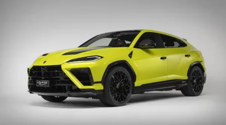 Lamborghini Urus SE Performante en tono verde lima, vista tres cuartos frontal sobre fondo de estudio