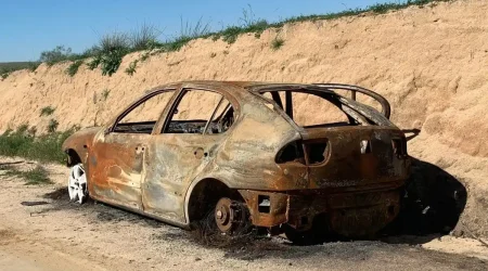 Coche siniestrado por un incendio